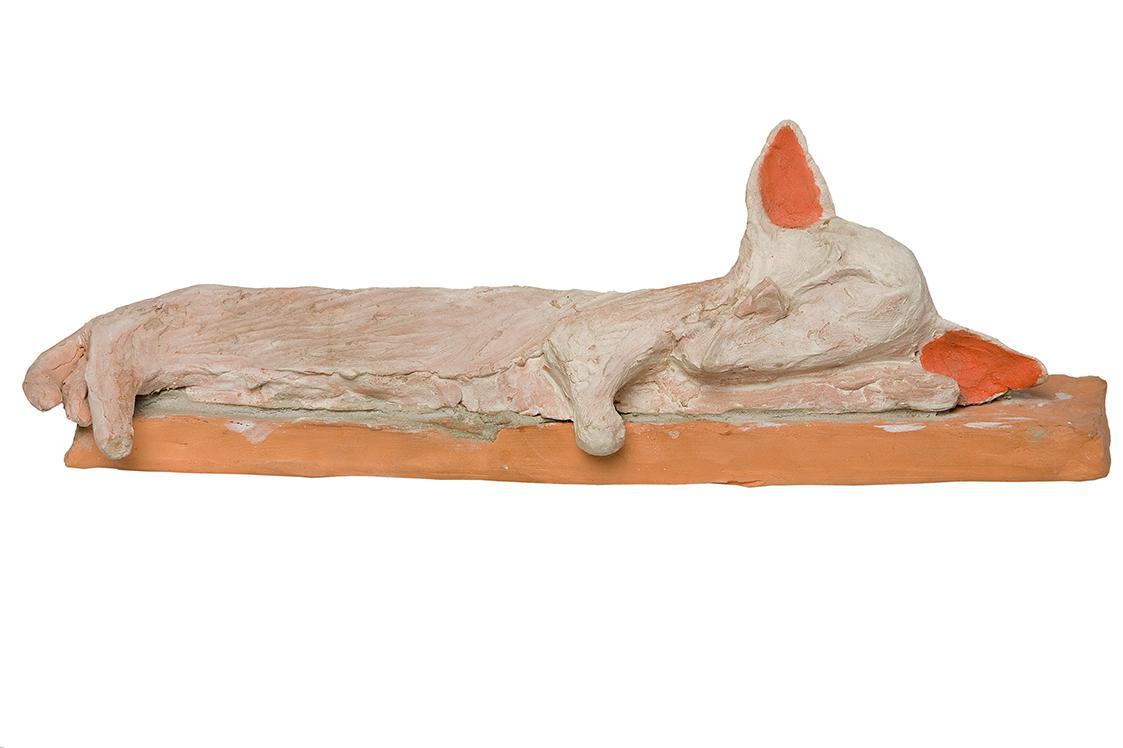 Kurt Hüpfner, Hund, 1989, Terrakotta, Gips, Engobe, Acryl (Ohren), 12,5 × 36,5 × 9,5 cm, Privat ...